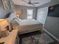 Pelican's Loft: Steps from the Beach Access - Wifi