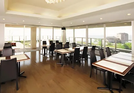 Green Hotel Yes Nagahama Minatokan Отели рядом с достопримечательностью «Nagahama Institute of Bio-Science and Technology»