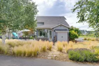 Steps to Beach: Home w/ Hot Tub in Oak Harbor! - Beach