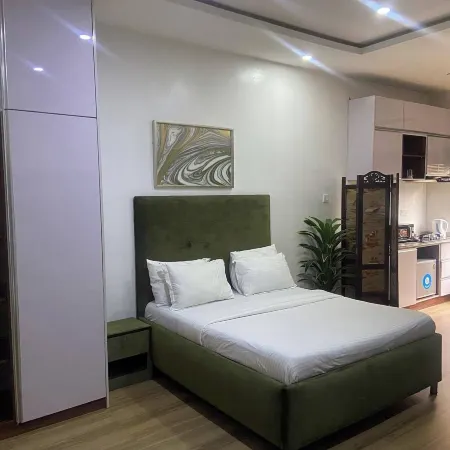 6129 Luxzri Apartment
