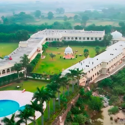 HOTEL RAJ MAHAL THE PALACE Hotels near Orchha Fort and contact for cycling as well