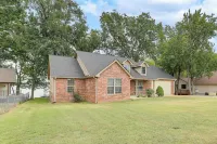 Bring Your Boat! Lakefront Home w/ Dock in Grove - 3 estrellas