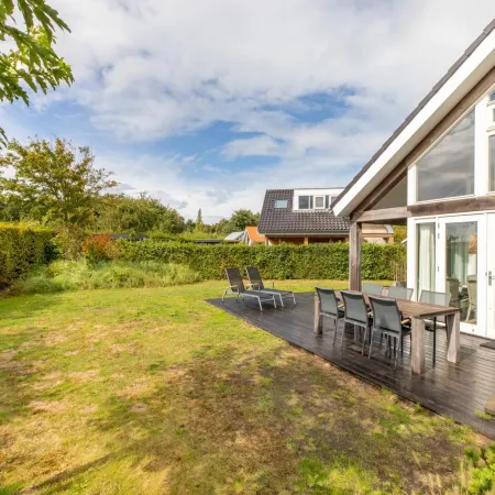 Enjoy Luxury and Comfort in Holiday Villa Kavel 10 Hotels in Renesse