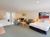 Beachcomber Motel & Apartments