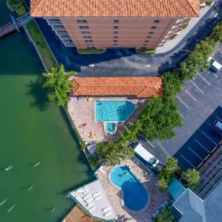 Relax in High-End Coastal Luxury at Harborview Grande