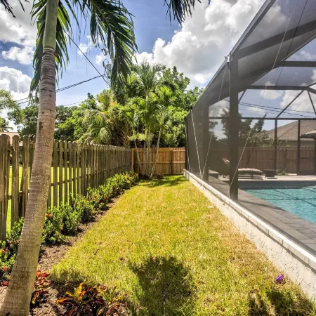 Naples Home w/ Lanai & Pool Near Vanderbilt Beach!
