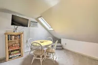 Townhome w/ Deck: Walk to Mirror Lake & Main St! - Beach