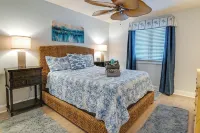 Ocean Access & Balcony: Surfside Beach Condo - de playa