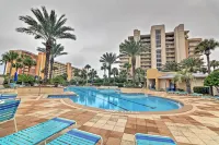 Beachfront Destin Condo w/ Pool & Harbor View! - pantai