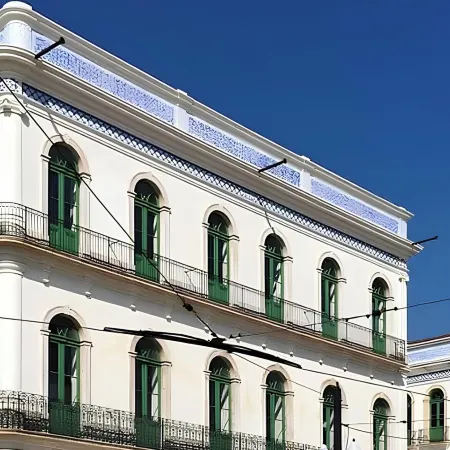 Moderno no Gonzaga a 400m da praia c AC