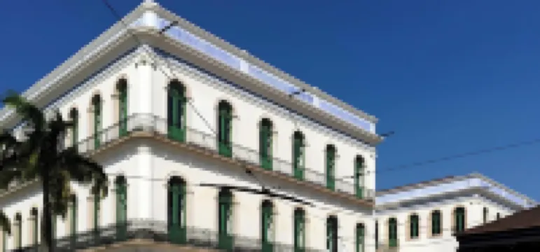 Moderno no Gonzaga a 400m da praia c AC