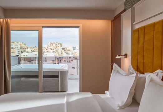 노보텔 몰타 슬리에마 루프탑 수영장