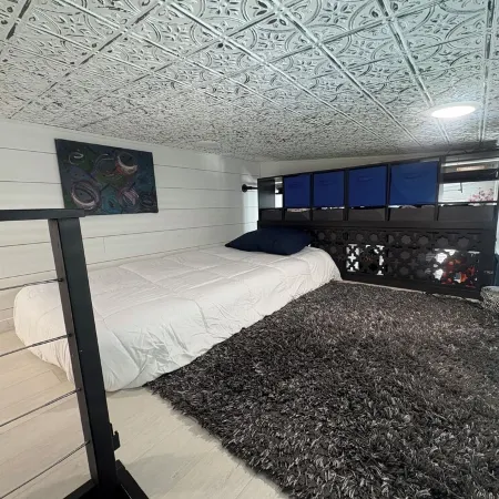 Clermont Tiny Home: Main Floor Queen, Lofts & No Pet Fees