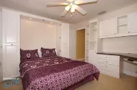 Salt water Pool/Spa Home WALKING DISTANCE TO Vanderbilt Beach! SUMMER SPECIAL !!