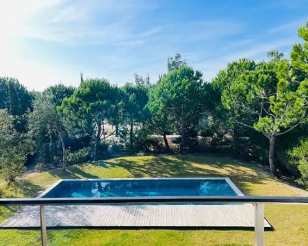 トリア ビーチ ハウス ウィズ プール カルヴァリャルのホテル