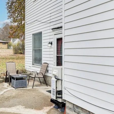 Inviting Family Home, 2 Mi to Eastwood Mall!
