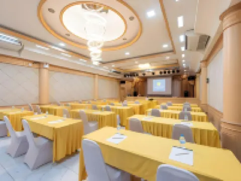โชคดีเพลส โรงแรมในสกลนคร