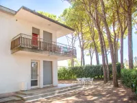 Spacious first-floor flat near the beach Hotels in Eraclea