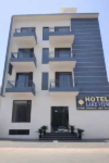 Hotel Lake View - Near Sukhna Lake