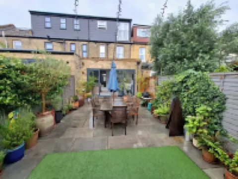 Elegant Garden Flat - Raynes Park