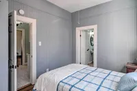 Lake Charles Cottage w/ Fireplace & Yard! - Alojamientos