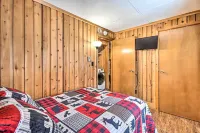 Pocono Lake Cabin w/ Screened Patio: Near Skiing! - Alojamientos