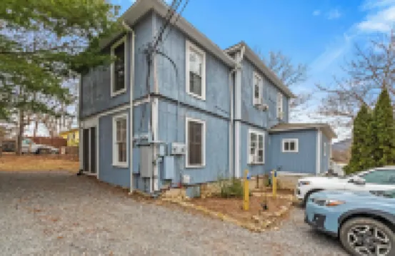 Suite 2, Quick Stroll to Downtown Black Mountain