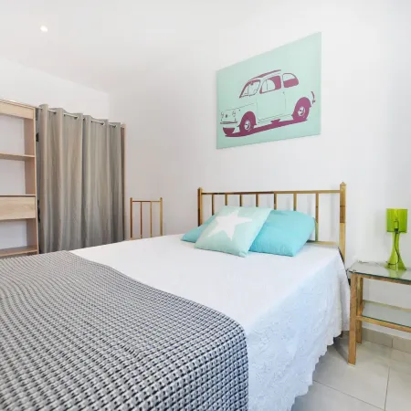 Beachfront Apartment for 6 Persons in Roses