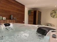 Logis Hôtel la Bastide des Monges - Kylpylä