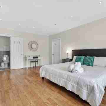 Heart of downtown Prime location, indoor Parking CITQ# 299716 Rooms