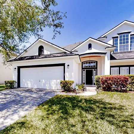 Waterfront 2-story Home With Water Views, Patio, Streaming, Washer/dryer, & AC