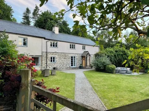 Luxury  Cottage in exceptional private grounds with private gym, table tennis
