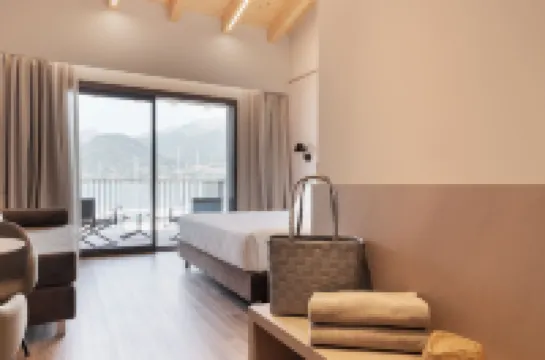 Lago Dorato Marina Lodge - Lakefront