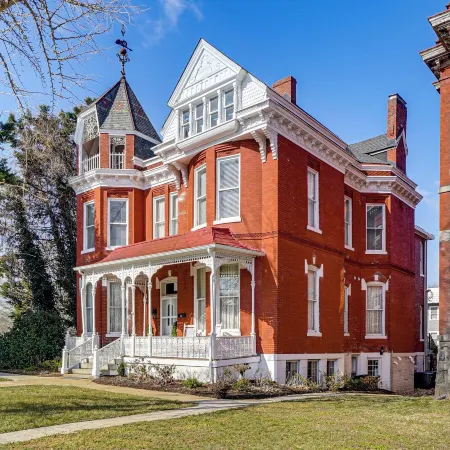 Queen Anne Manor' in Old West End w/ Elevator