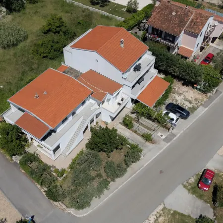 Apartments Baras Отели в г. Нин