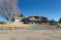 Deck w/ Lake Mac View! Spacious Family Retreat - Homestays