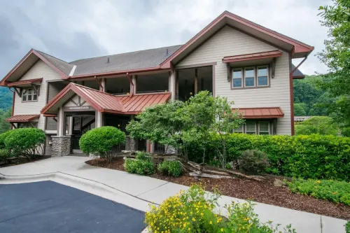 Scenic 2BR Condo w Porch Pool Near Slope Trails