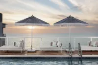 The Hiatus Clearwater Beach, Curio Collection by Hilton - Rooftop Pools