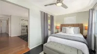 Siesta Key Escape / 2 Br + Den / Pool & Gulf Views