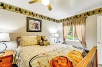 Walk to Twilight Sites! Forks Home w/ Hot Tub Hotels in 