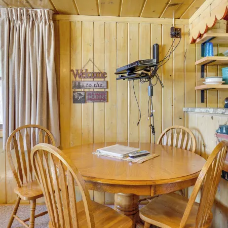 Peaceful Lakefront Cabin, 5 Mi to Dtwn Minocqua!