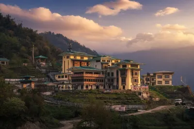 Norbu Lingka Resort のホテル