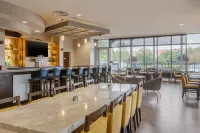 Cambria Hotel Denver International Airport - bar