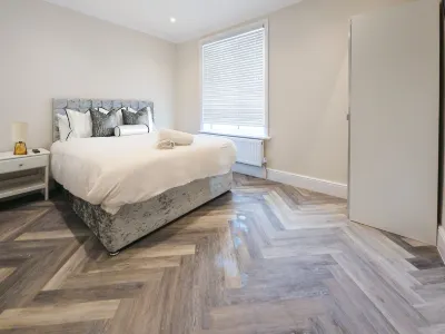 5 Bedroom 5 Bath House  Portsmouth Docks Hotels in 