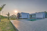 ELIVAAS Amaltas 4BHK Hideaway With Pool -  Ferienhäuser