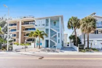 4B Balcony Beachfront Access to Indian Rocks Beach
