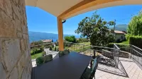 Villa Arianna – Panorama Suite, Lake Garda view apartment with pool