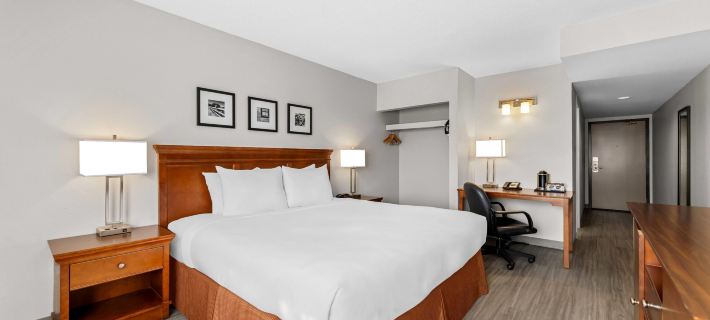 Travelodge Suites by Wyndham Regina / Eastgate Bay Hotels in Regina