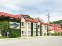 Microtel by Wyndham Tarlac Hotels in Tarlac