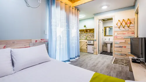 Jeju Hayan Byeol Pension - Condos